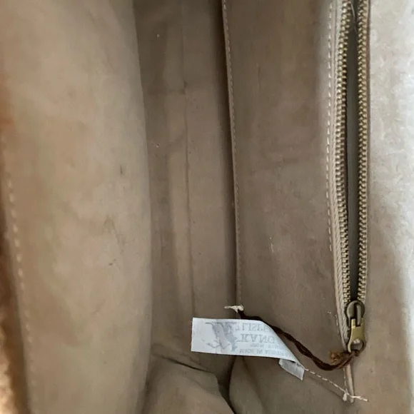 Refined Elegance in Rare Kangaroo Leather - Picture 7 of 10